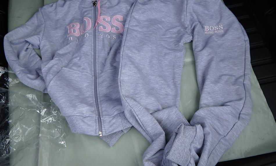 2017-8-11-1015foto 4 - tepláková souprava Hugo Boss.JPG